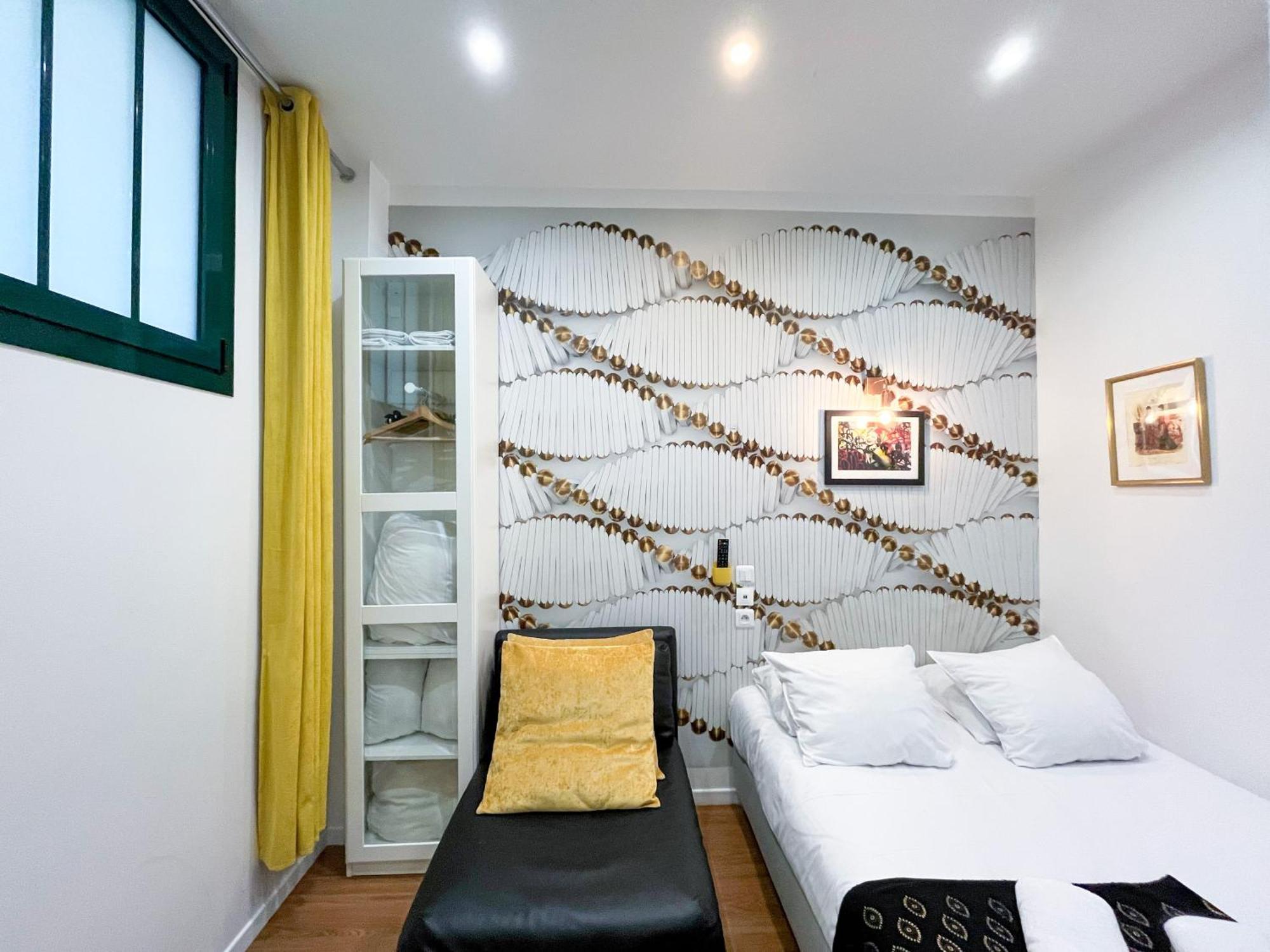 114 - Urban Saint Denis Couture Apartment Paris