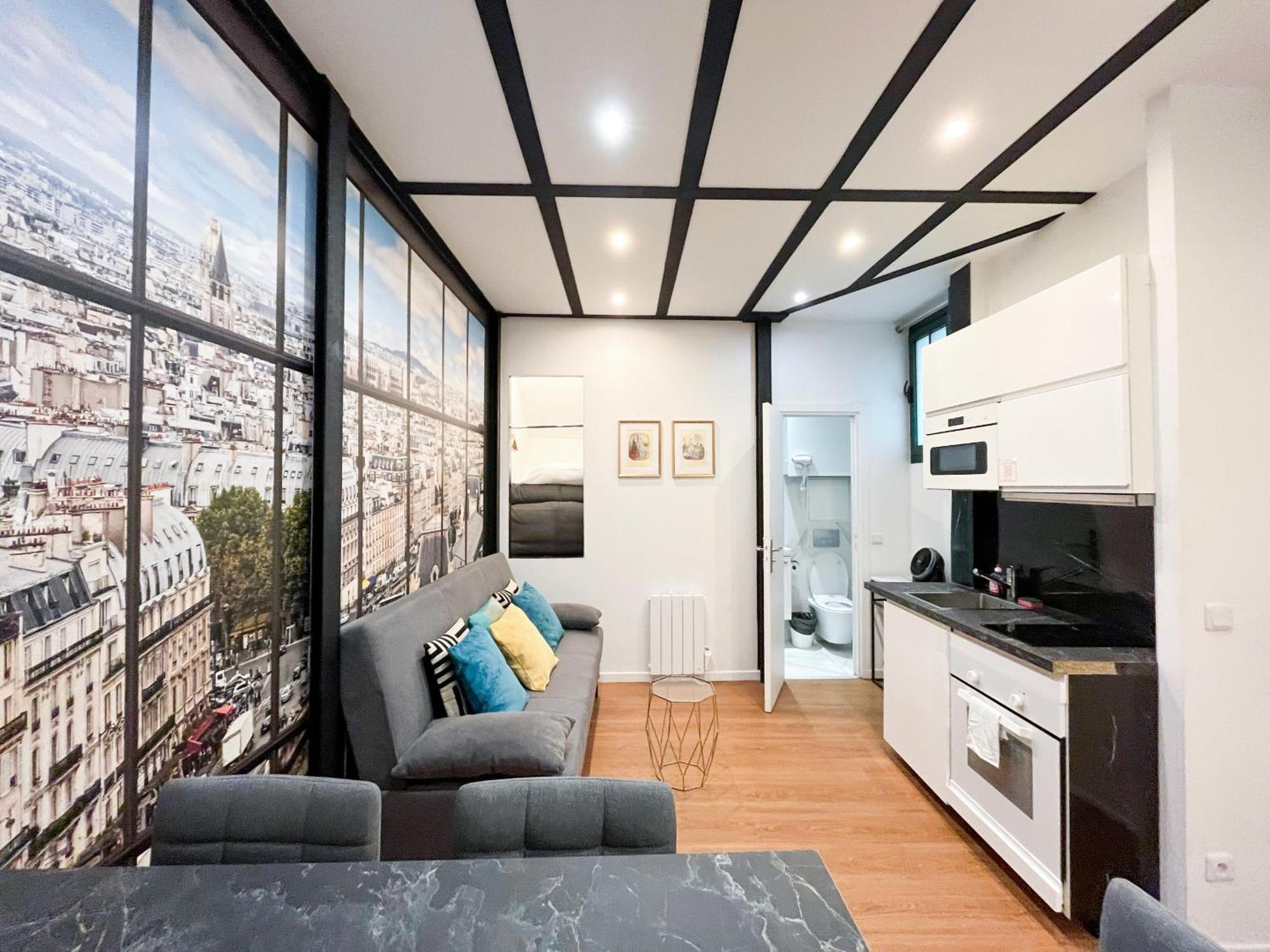 114 - Urban Saint Denis Couture Apartment *