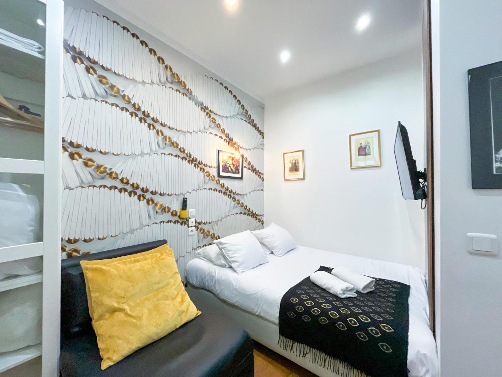 114 - Urban Saint Denis Couture Apartment Paris